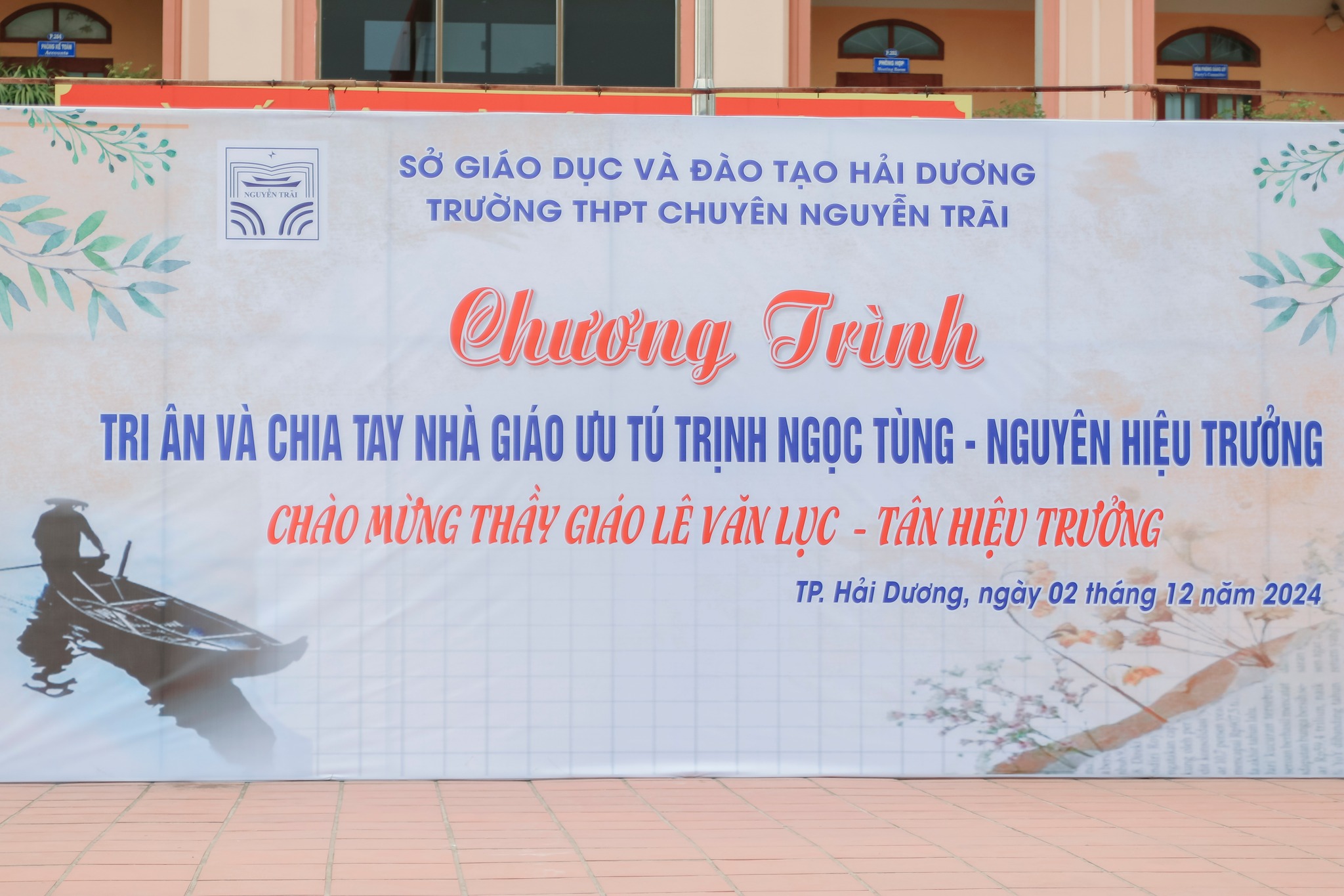 Chương trình Tri ân và chia tay Nhà giáo ưu tú Trịnh Ngọc Tùng - Nguyên Hiệu trưởng và chào mừng Thầy giáo Lê Văn Lục - Tân hiệu trưởng